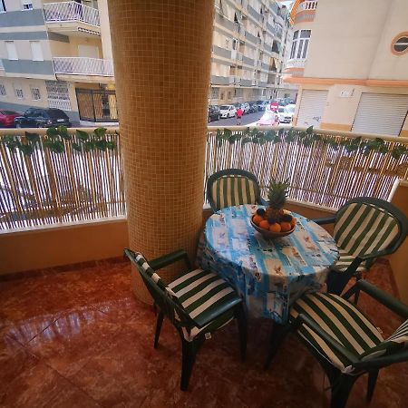 Rent an apartment in Torrevieja Buitenkant foto
