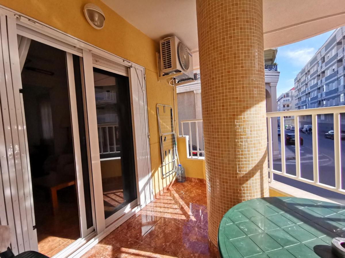 Rent an apartment in Torrevieja Buitenkant foto