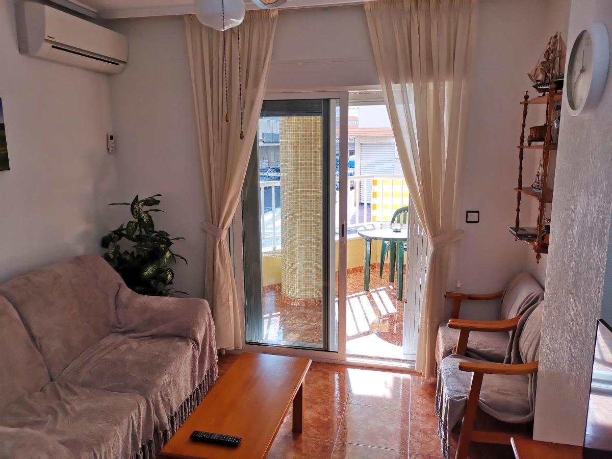 Rent an apartment in Torrevieja Buitenkant foto