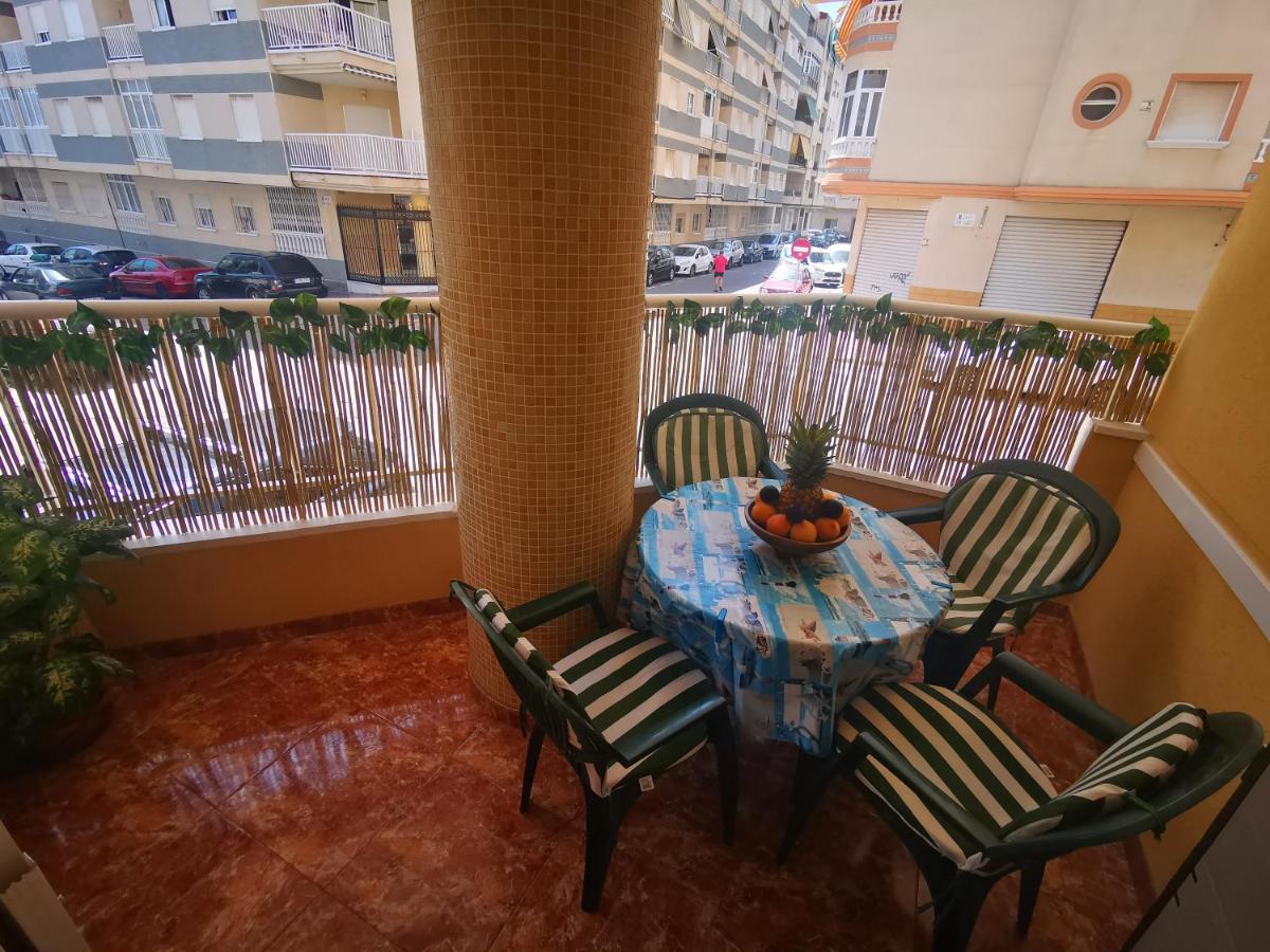 Rent an apartment in Torrevieja Buitenkant foto